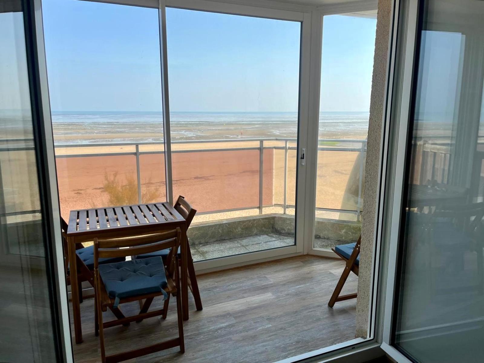 Mettons Les Voiles - Appt Vue Mer Avec Loggia Bernières-sur-Mer Extérieur photo