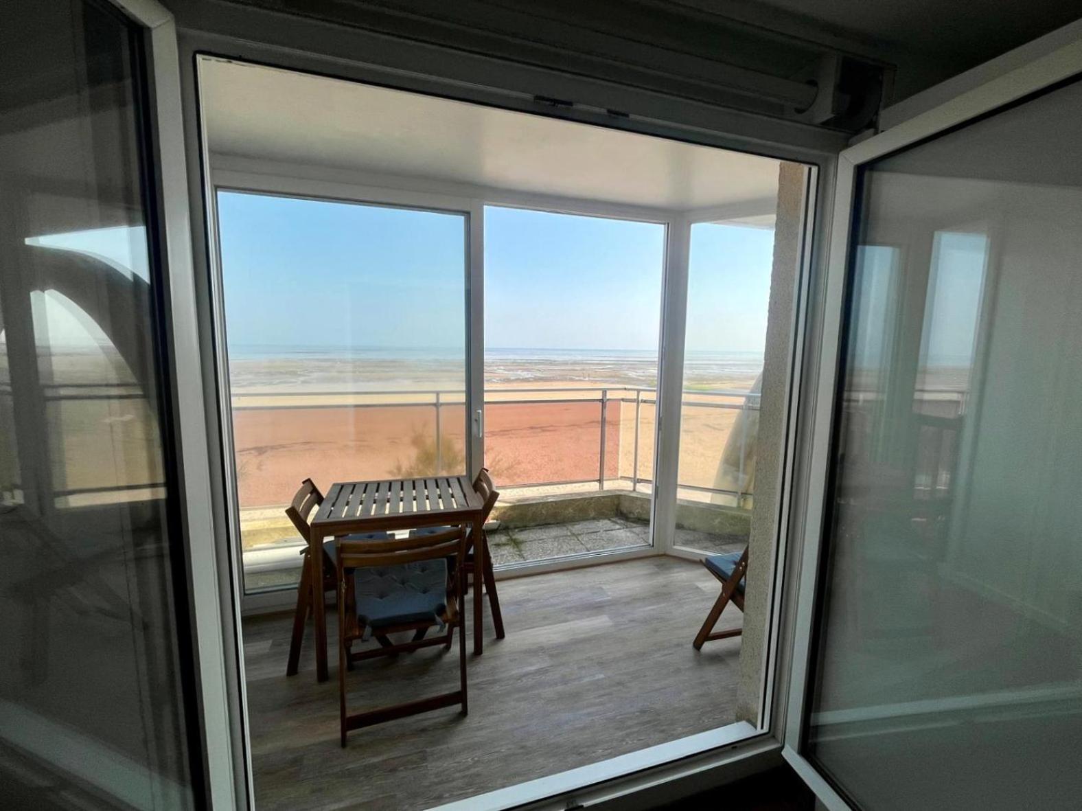 Mettons Les Voiles - Appt Vue Mer Avec Loggia Bernières-sur-Mer Extérieur photo