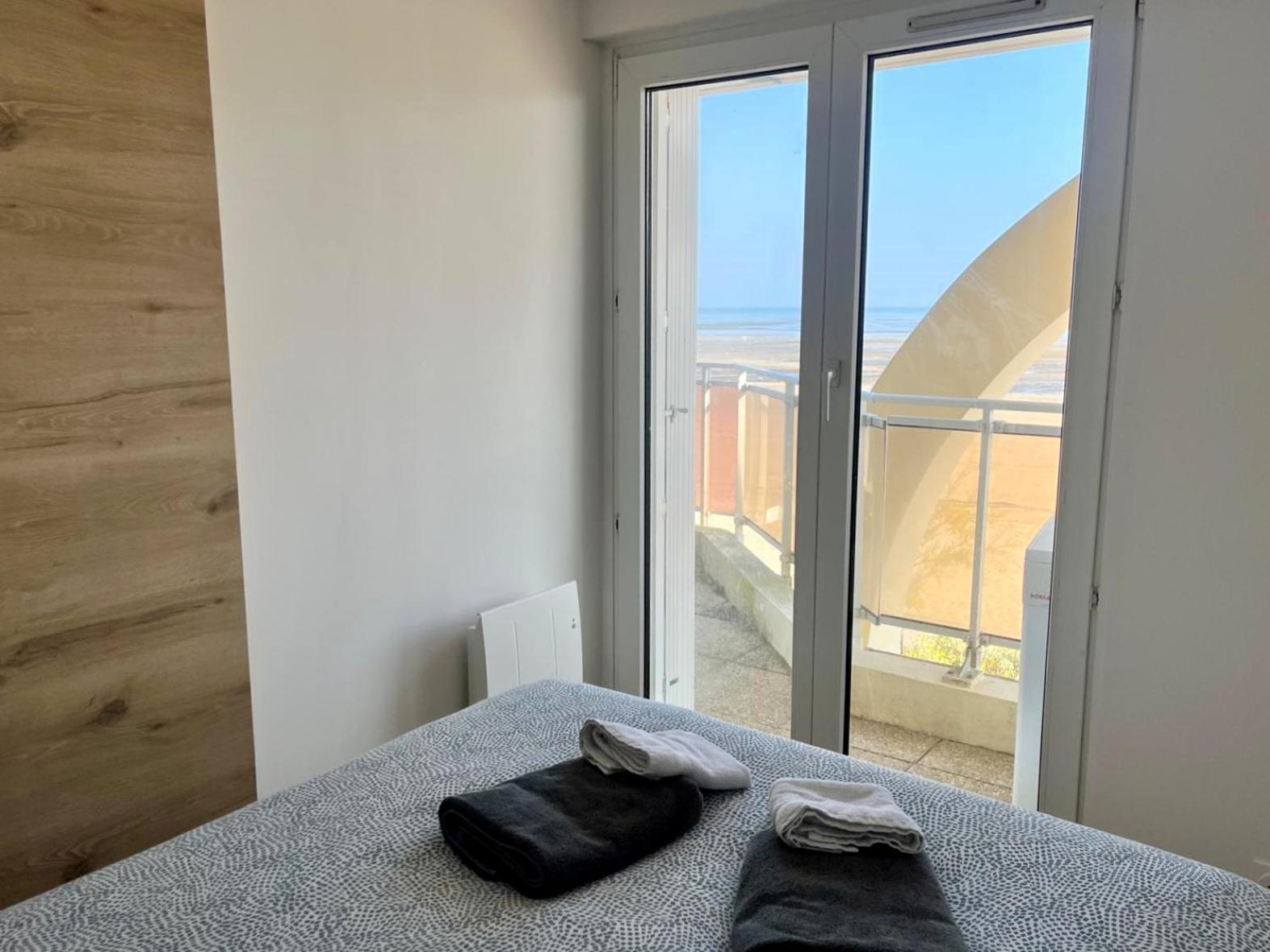 Mettons Les Voiles - Appt Vue Mer Avec Loggia Bernières-sur-Mer Extérieur photo