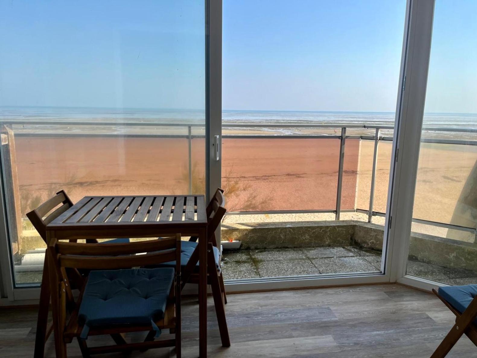 Mettons Les Voiles - Appt Vue Mer Avec Loggia Bernières-sur-Mer Extérieur photo