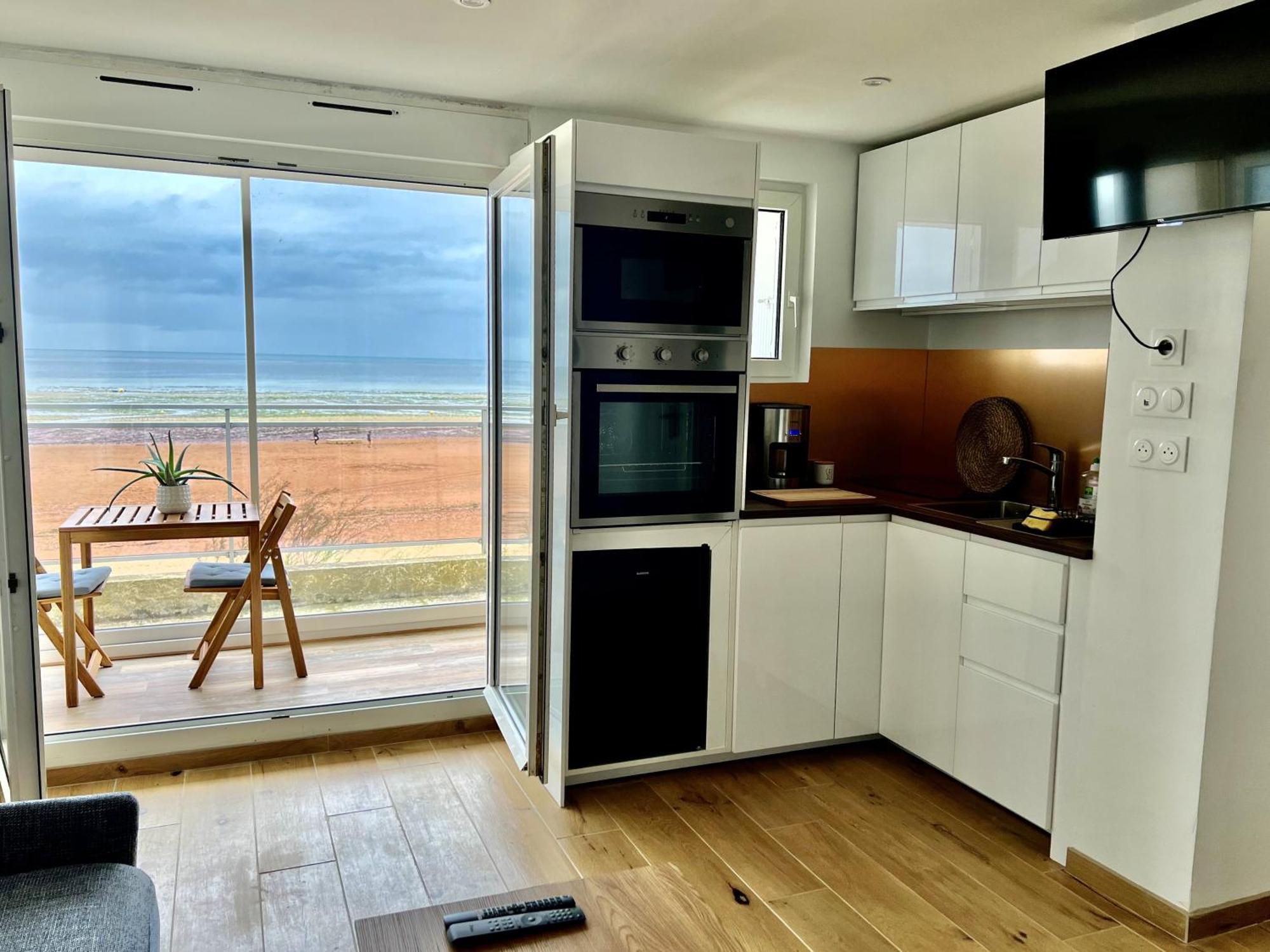 Mettons Les Voiles - Appt Vue Mer Avec Loggia Bernières-sur-Mer Extérieur photo